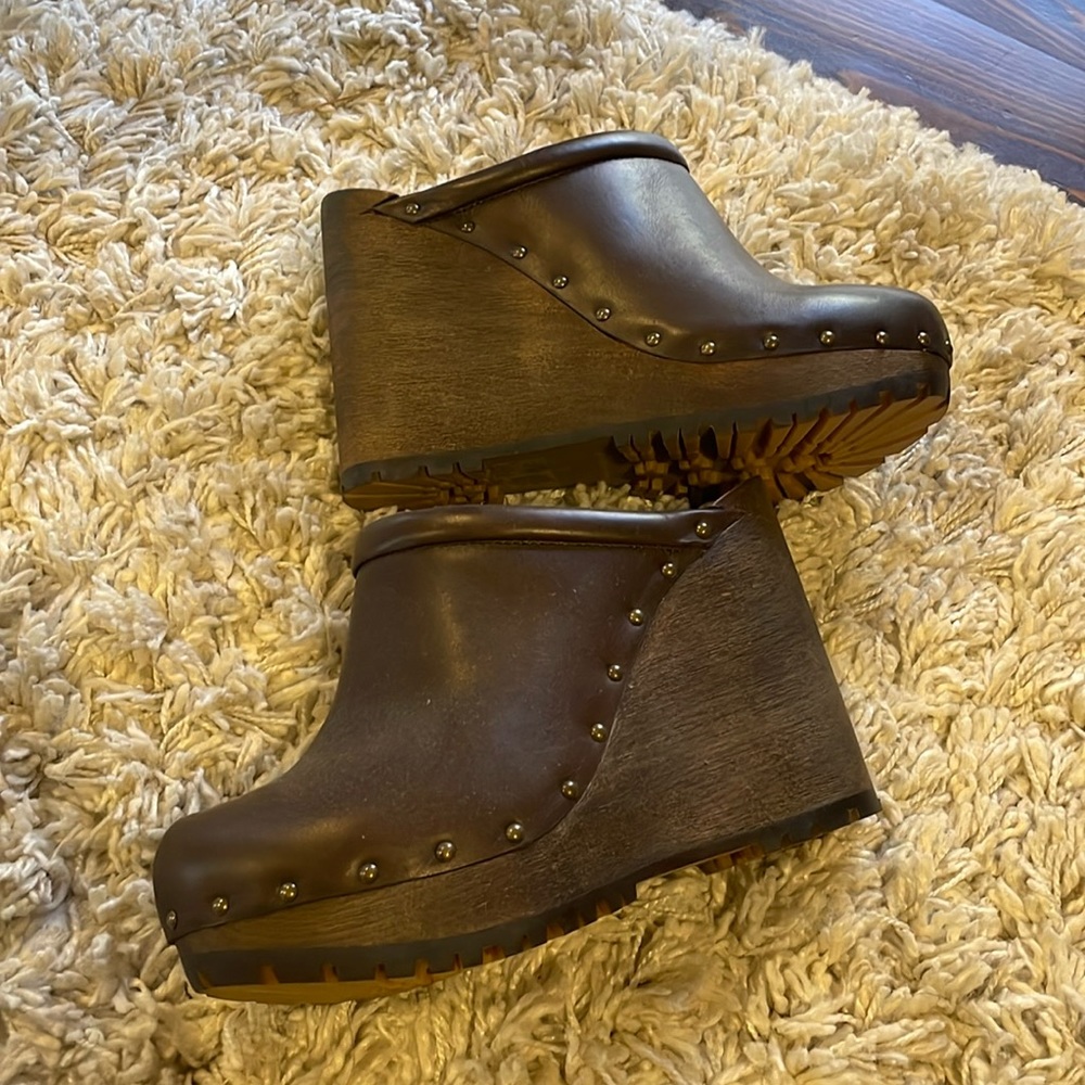 See by Chole clogs, size 40 runs more like a 9 than 10. Only worn once.
